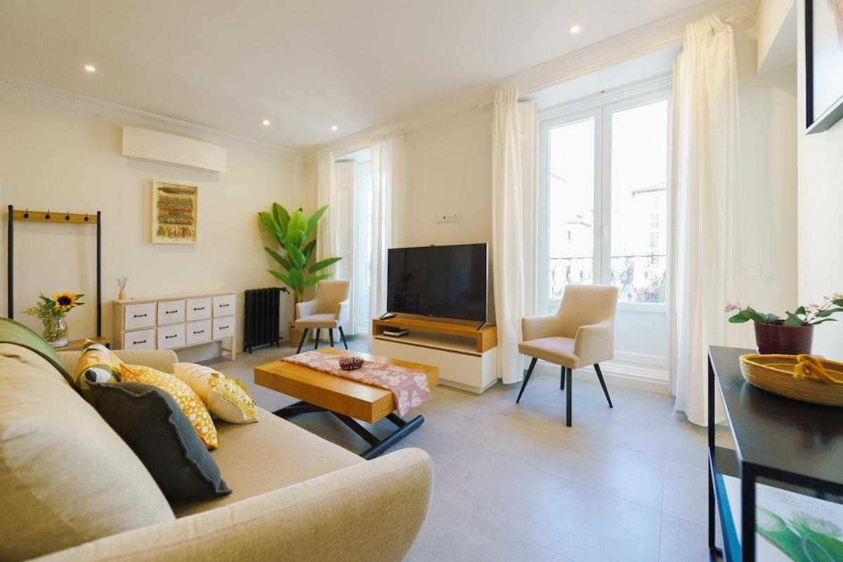 Exclusive Temporary Flat With Balconies Temporal Afi332d * Madri